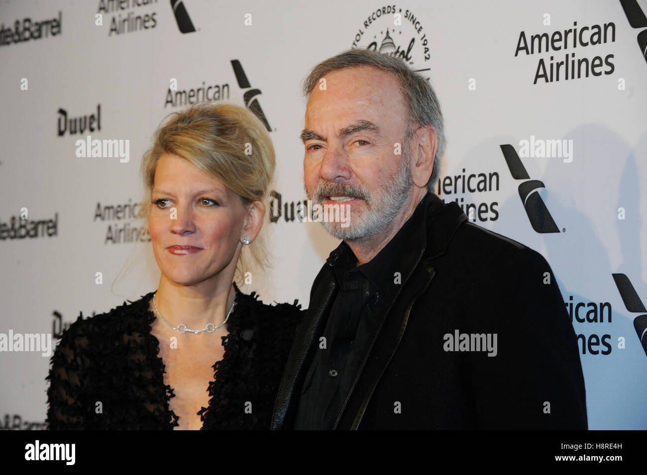 Los Angeles, USA. 15. November 2016.Musician Neil Diamond und Katie McNeil (l) besuchen Hollywood Gala Capitol Records feiert 75. Geburtstag am 15. November 2016 in Hollywood, Kalifornien. © Foto Zugang/Alamy Live-Nachrichten Stockfoto