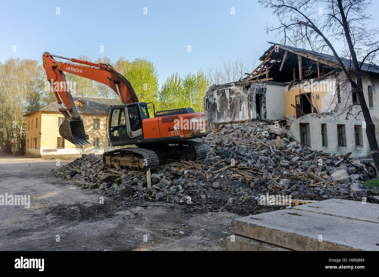 Digger Abriss Häuser für den Wiederaufbau Stockfoto