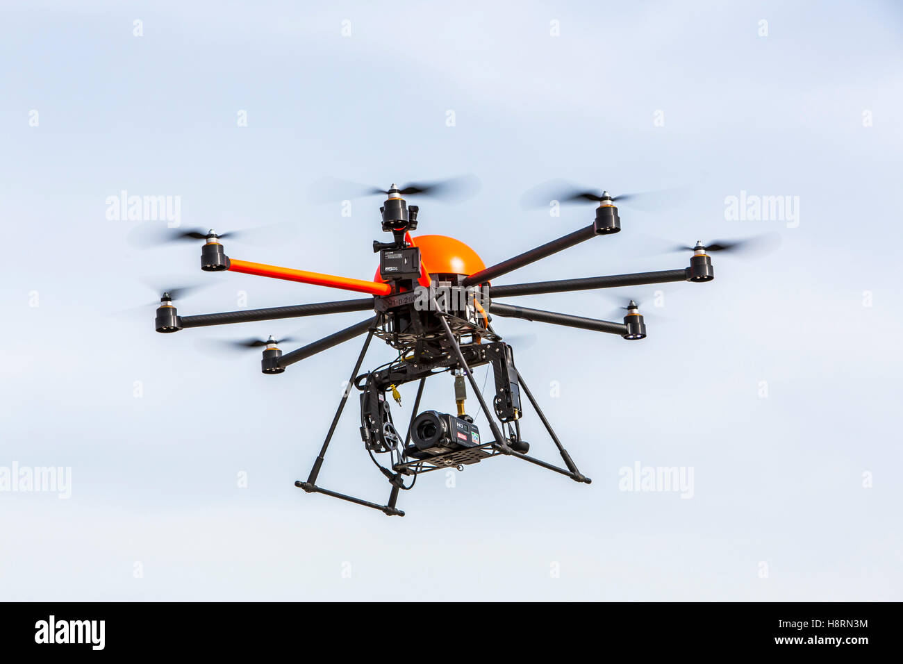 Drohne, Multi Copter, Oktokopter, mit einem Kamerasystem, professionelle Drohne zum areal fotografieren, Filmen, Stockfoto