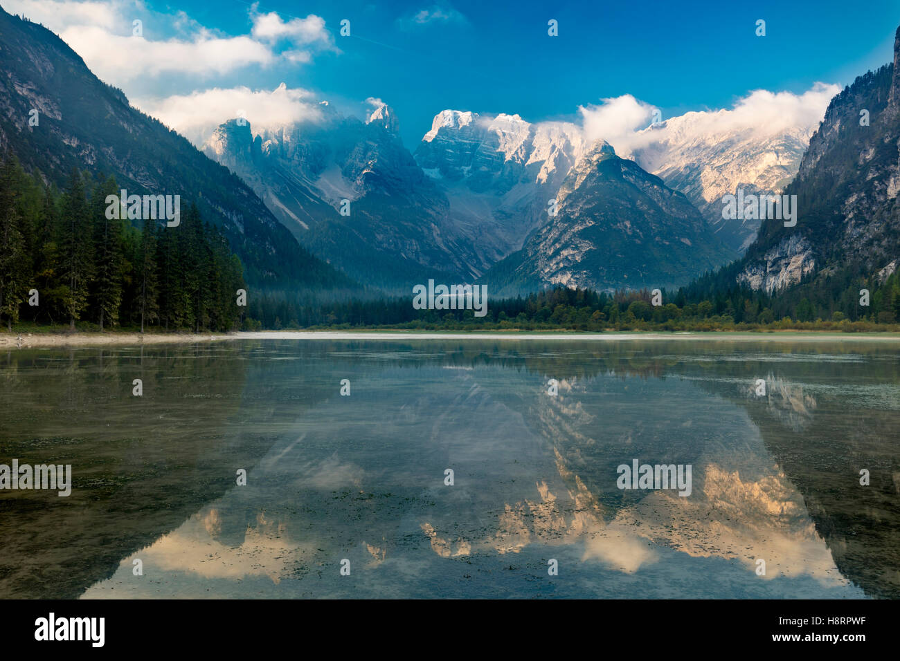 Monte Cristallo und die Dolomiten in Lago Di Landro, Provinz Belluno, Italien wider Stockfoto