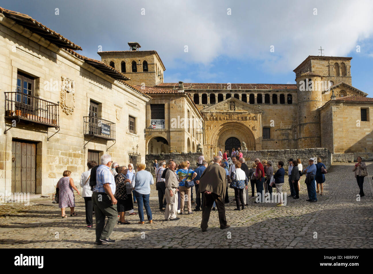 Kirche der Colegiata de Santa Juliana in Santillana del Mar, Spanien, Kantabrien, Europa Stockfoto