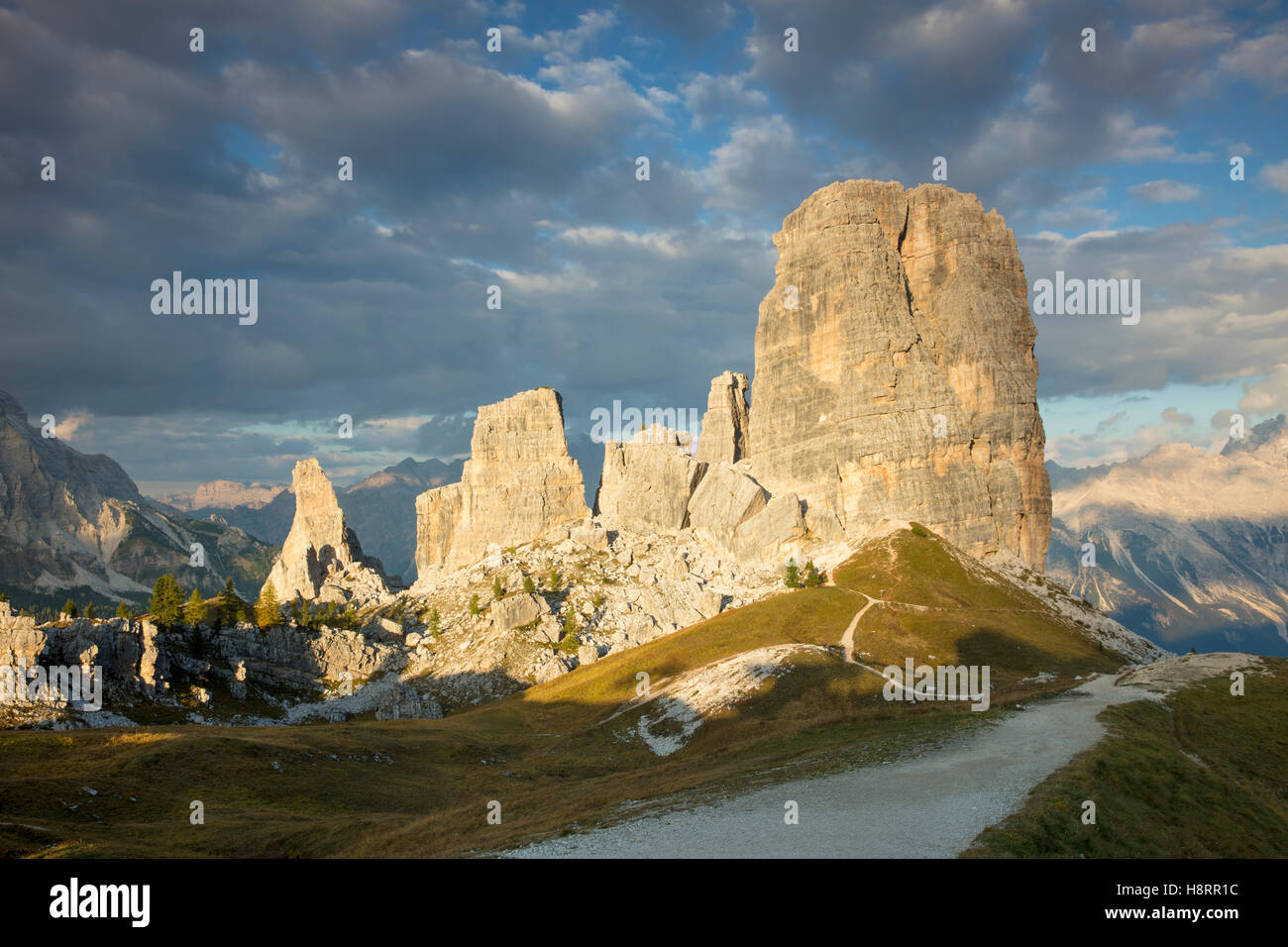 Am Abend Sonnenlicht über den Cinque Torri, Dolomiten, Belluno, Veneto, Italien Stockfoto