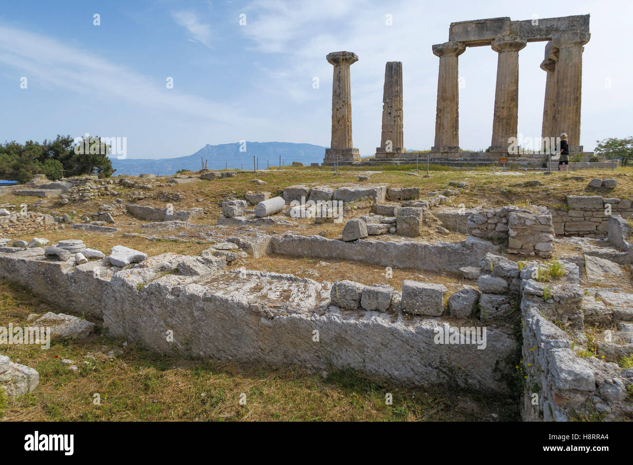 Der Tempel des Apollo im antiken Korinth, Griechenland, Europa Stockfoto