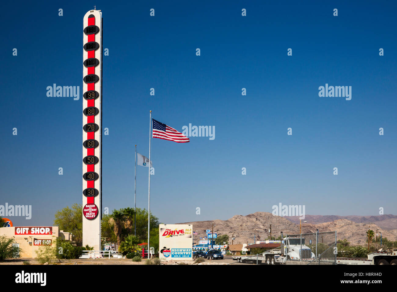 Baker, Kalifornien - zeichnet die weltweit höchste Thermometer Temperaturen in der Mojave-Wüste, in der Nähe von Death Valley. Stockfoto