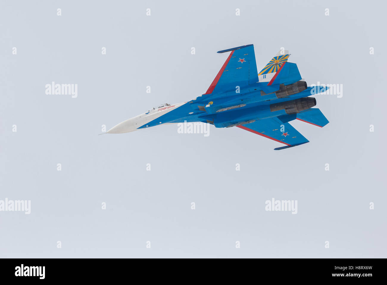 Kämpfer Suchoi Su-27 in Airshow russische Ritter. Stockfoto