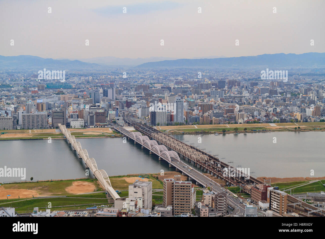 Osaka, 30 APR: Schöne Szene von Umeda Sky Building am 30. April 2011 in Osaka, Japan Stockfoto