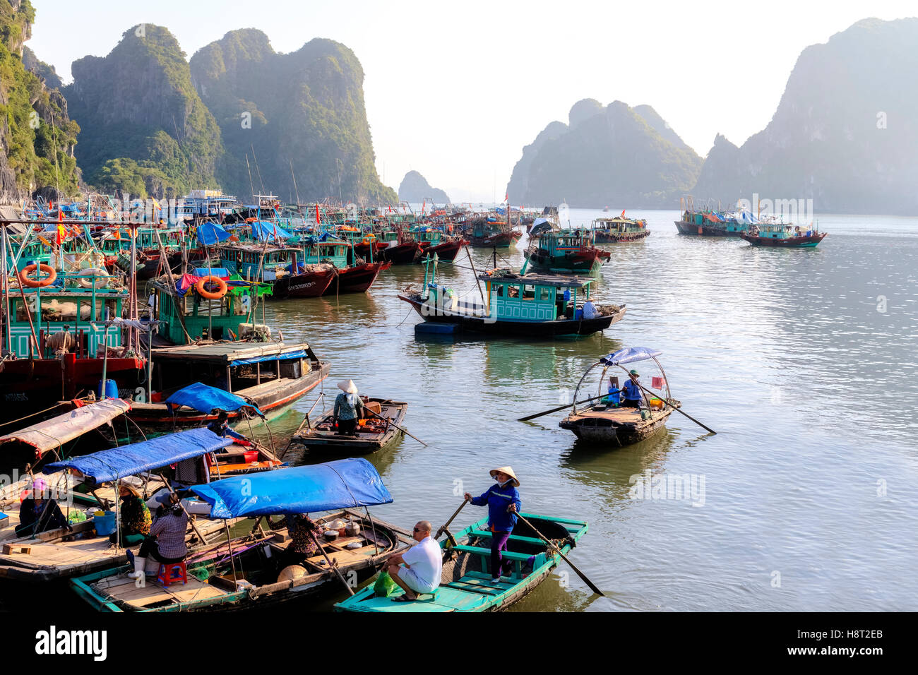 Halong Bucht, Vietnam, Indochina, Asien Stockfoto