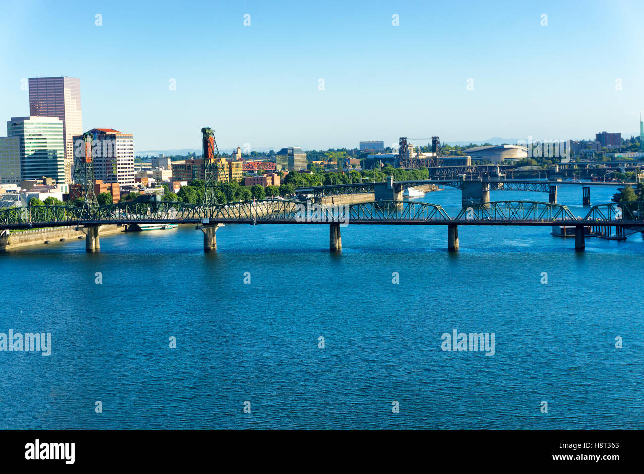 Blick auf Brücken und der Innenstadt von Portland, Oregon Stockfoto