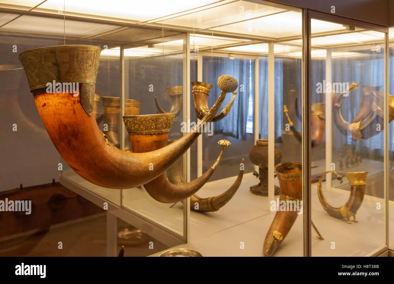 Zeremonielle Hörner im National Museum of Denmark in Kopenhagen, Dänemark Stockfoto