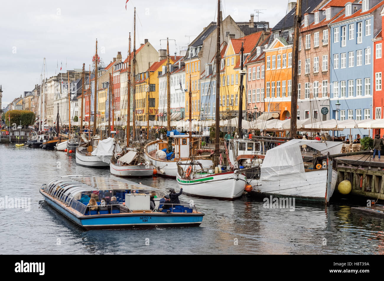 Bunte Stadthäuser entlang Nyhavn Kanal in Kopenhagen, Dänemark Stockfoto