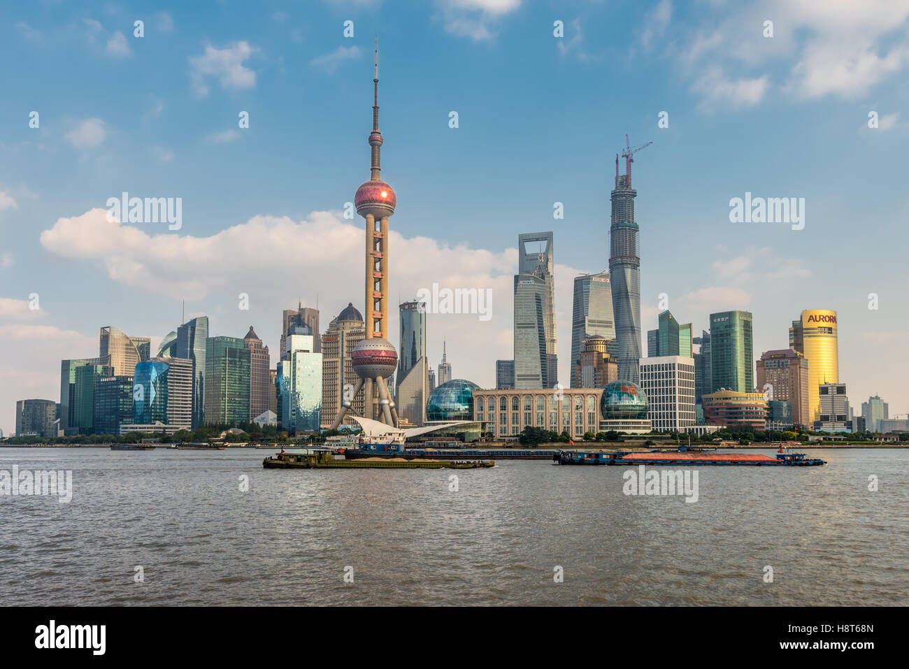 Schöne Skyline von Shanghai Pudong und Huangpu-Fluss, Shanghai, China Stockfoto