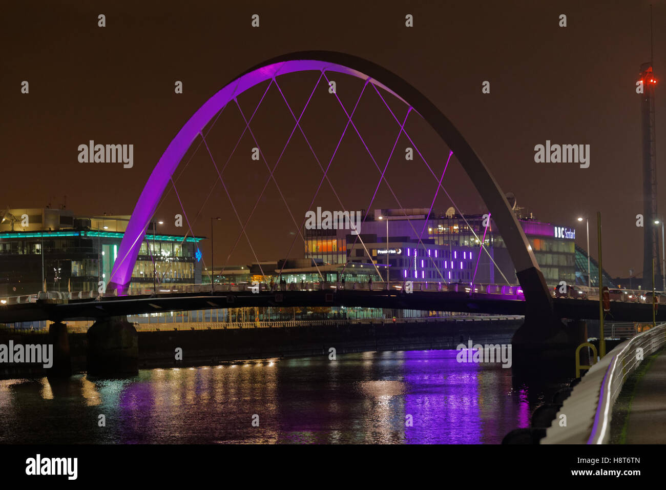 Clyde Arc bbc zuzukneifen Brücke Night Glasgow Stockfoto