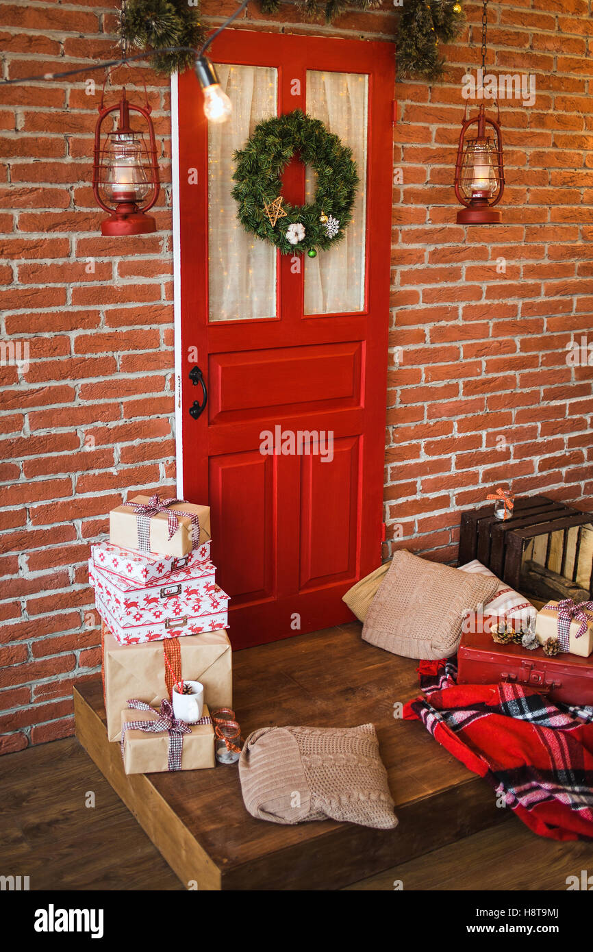 Weihnachten-Interieur in Farben rot und braun Stockfoto