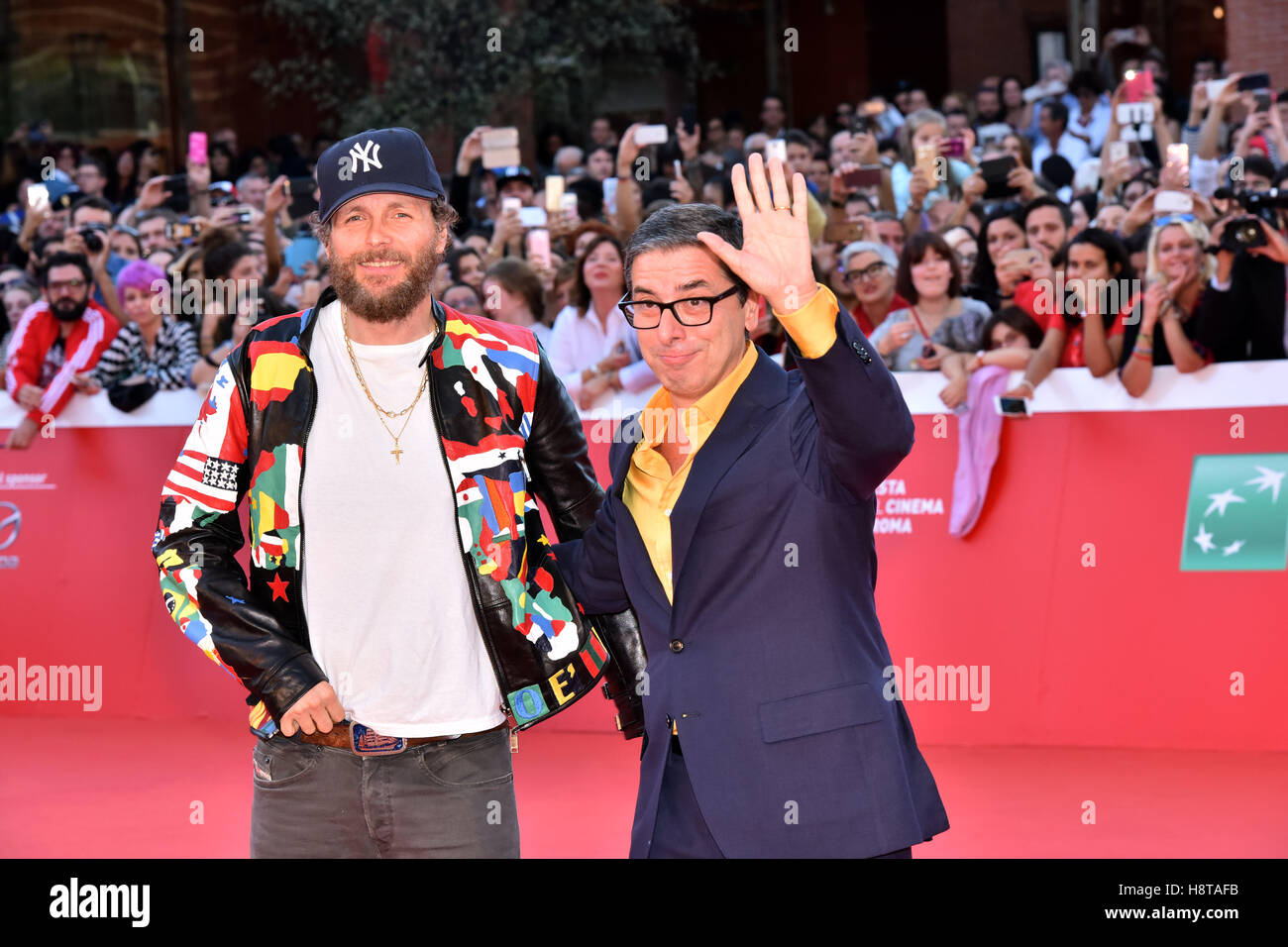 Jovanotti, dem Gast eine "Enge Begegnung" Veranstaltung mit dem Publikum, mit dem Titel "Bilder, Musik und Worte," mit Antonio Monda auf dem 11. Rome Film Festival in Rom, Italien.  Mitwirkende: Lorenzo Cherubini, Jovanotti, Antonio Monda Where: Rom, Italien-Wh Stockfoto