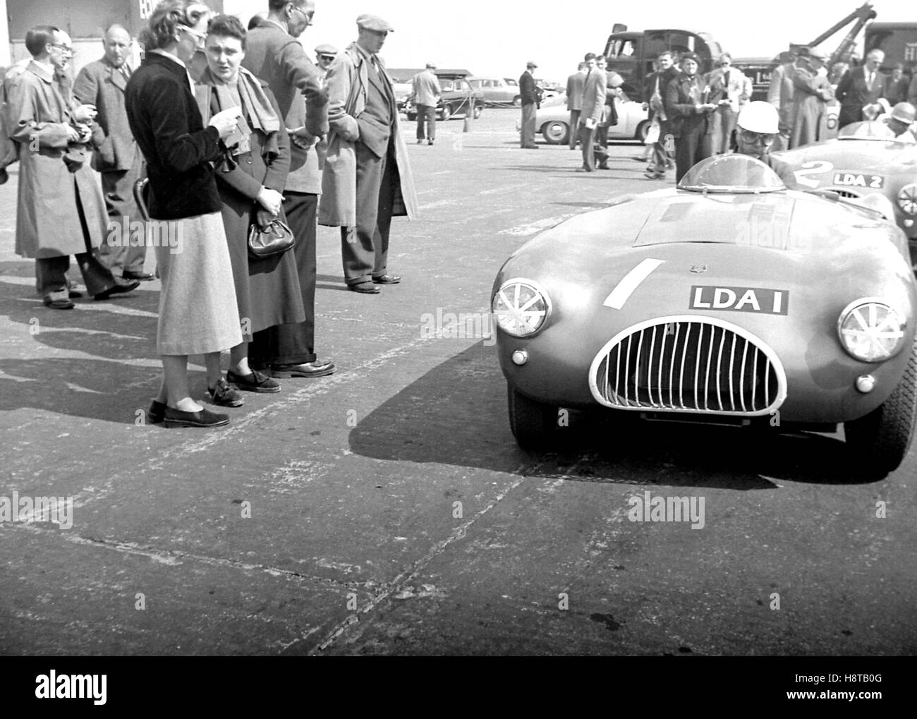 1954 SILVERSTONE KIEFT MITTELSITZ SPORTWAGEN Stockfoto
