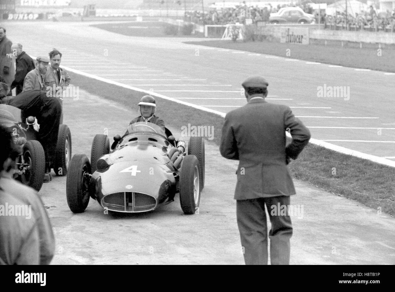 1956 GOODWOOD WEIßDORN BRM, TYP 25 PIT LANE Stockfoto