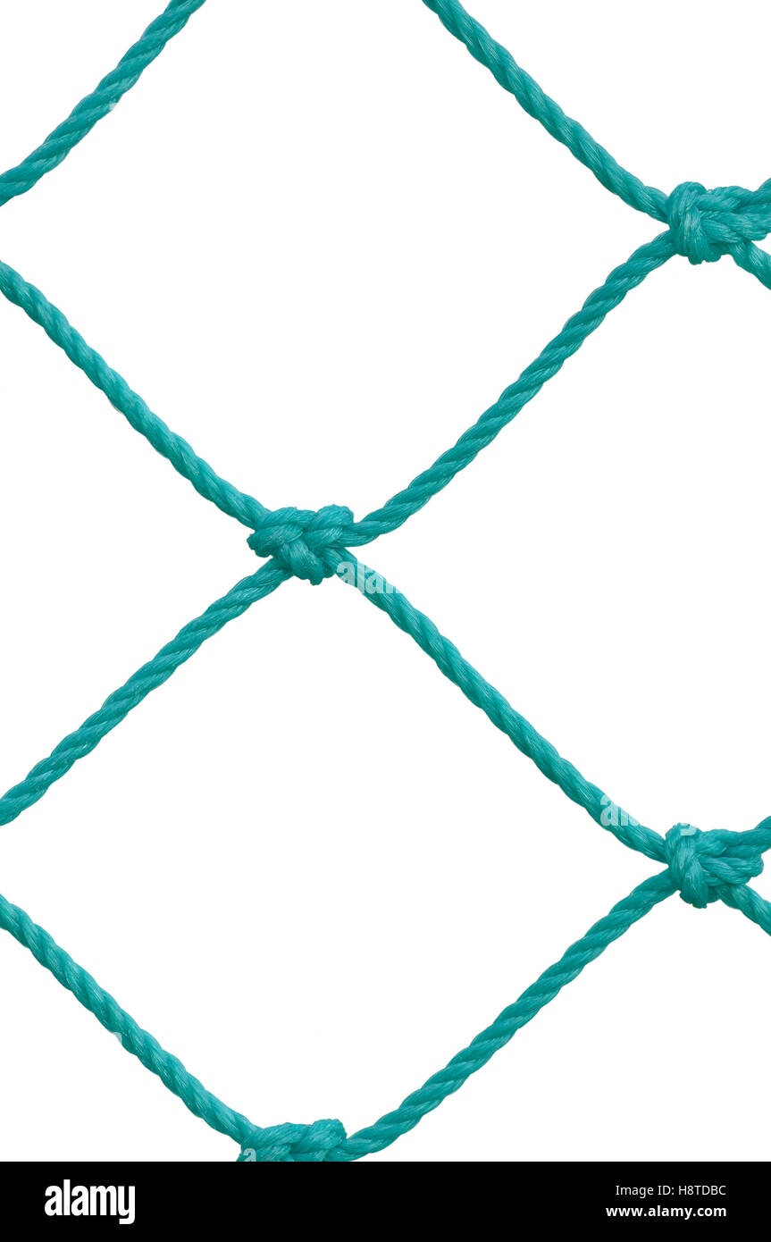 Fußball Football Torpfosten Set Net Seil Detail, neue grüne Goalnet Netting Seile Knoten Muster, vertikale Makro Nahaufnahme, isoliert Stockfoto