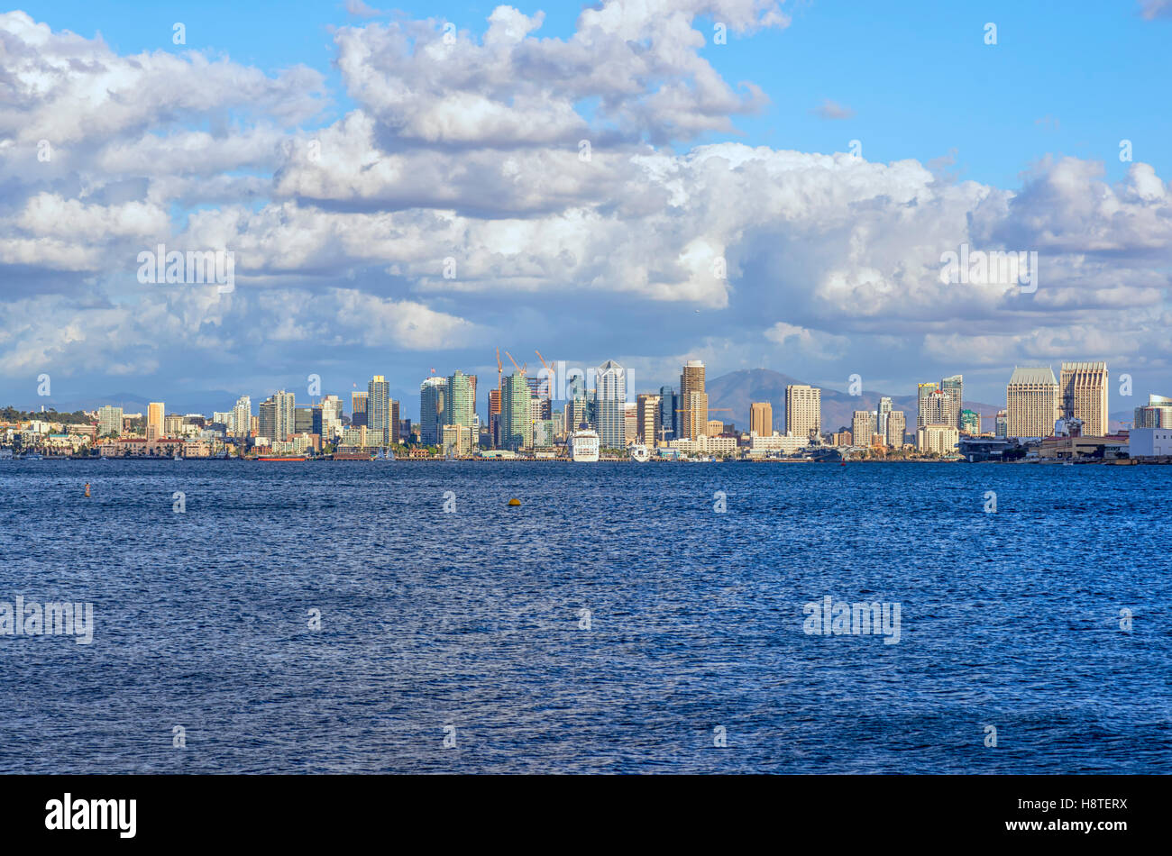 Skyline von San Diego und Hafen, Wolken. San Diego, Kalifornien, USA. Stockfoto