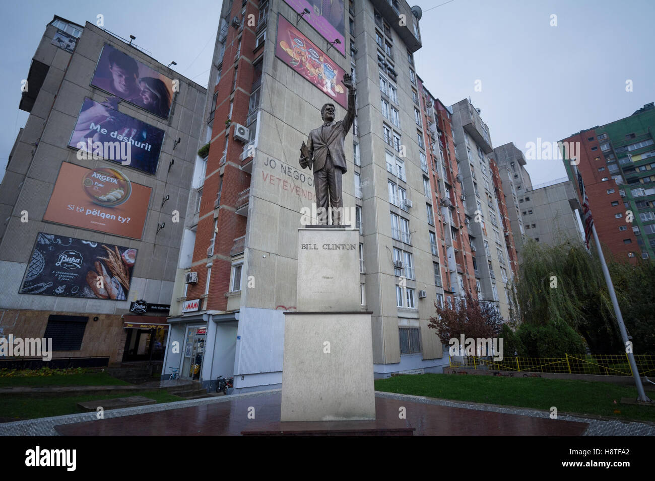 Bill Clinton Statue auf Bill Clinton Boulevard in Kosovo Hauptstadt Pristina. Stockfoto