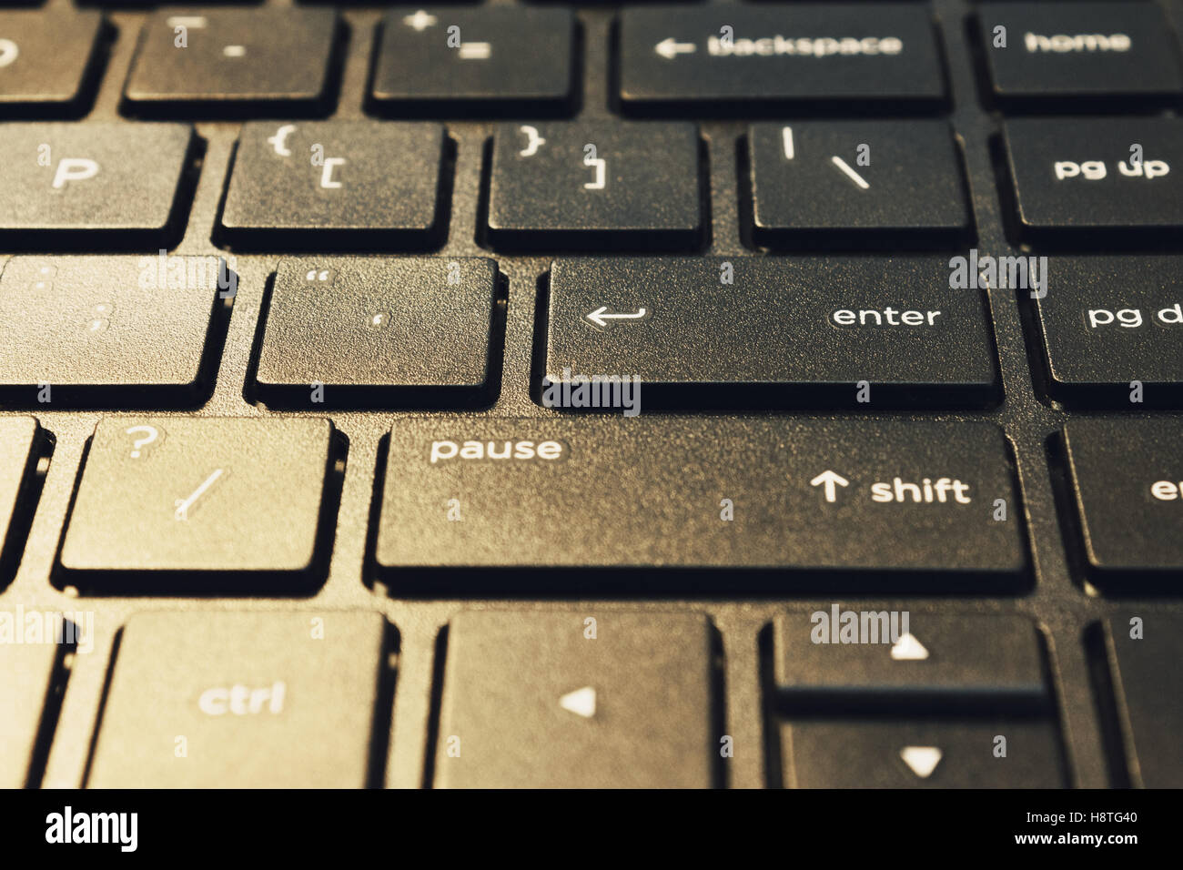 Rechten Seite der Insel gestaltete Notebooks Tastatur. In geschlossenen Abstand mit einzelnen Beleuchtungstechnik erschossen. Stockfoto