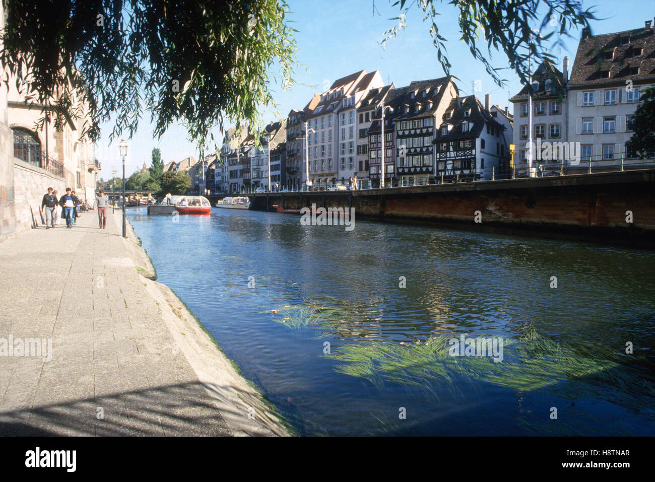 Straßburg-Gebäude auf dem Kai des Flusses ILL 1997 Stockfoto