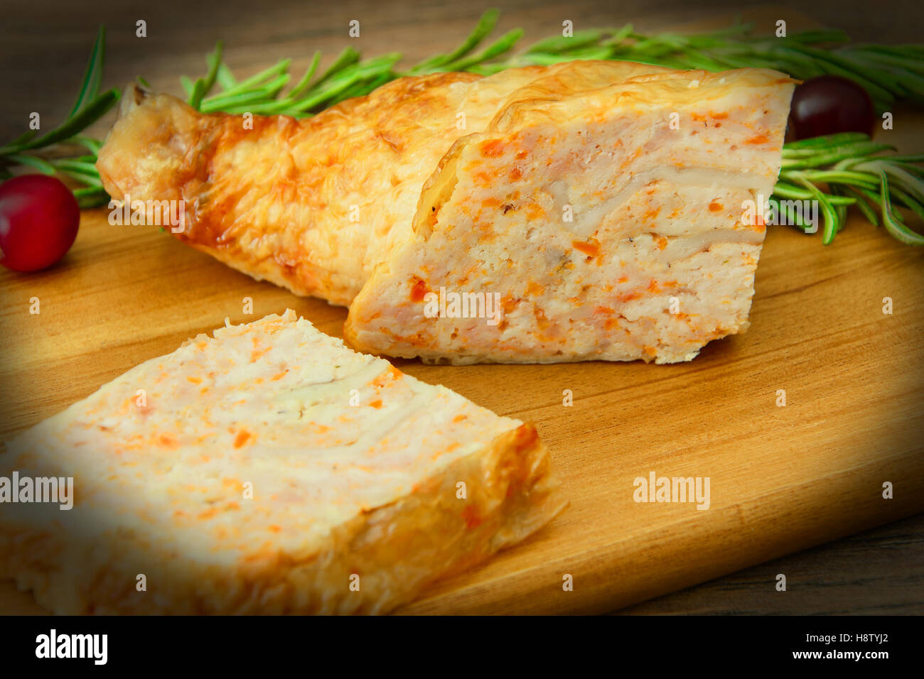 Diät und gesunde Ernährung: Huhn mit Gemüse gefüllt. Stockfoto