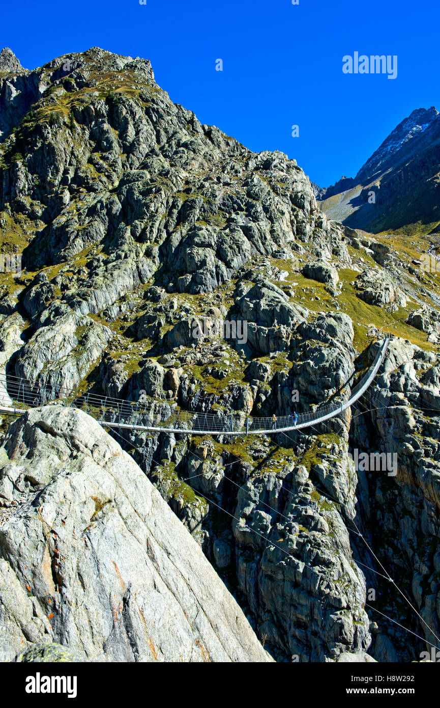 Trift Brücke, nur Fußgänger-Hängebrücke in den Schweizer Alpen, Trift Schlucht, Gadmer Tal, Gadmen, Kanton Bern Stockfoto