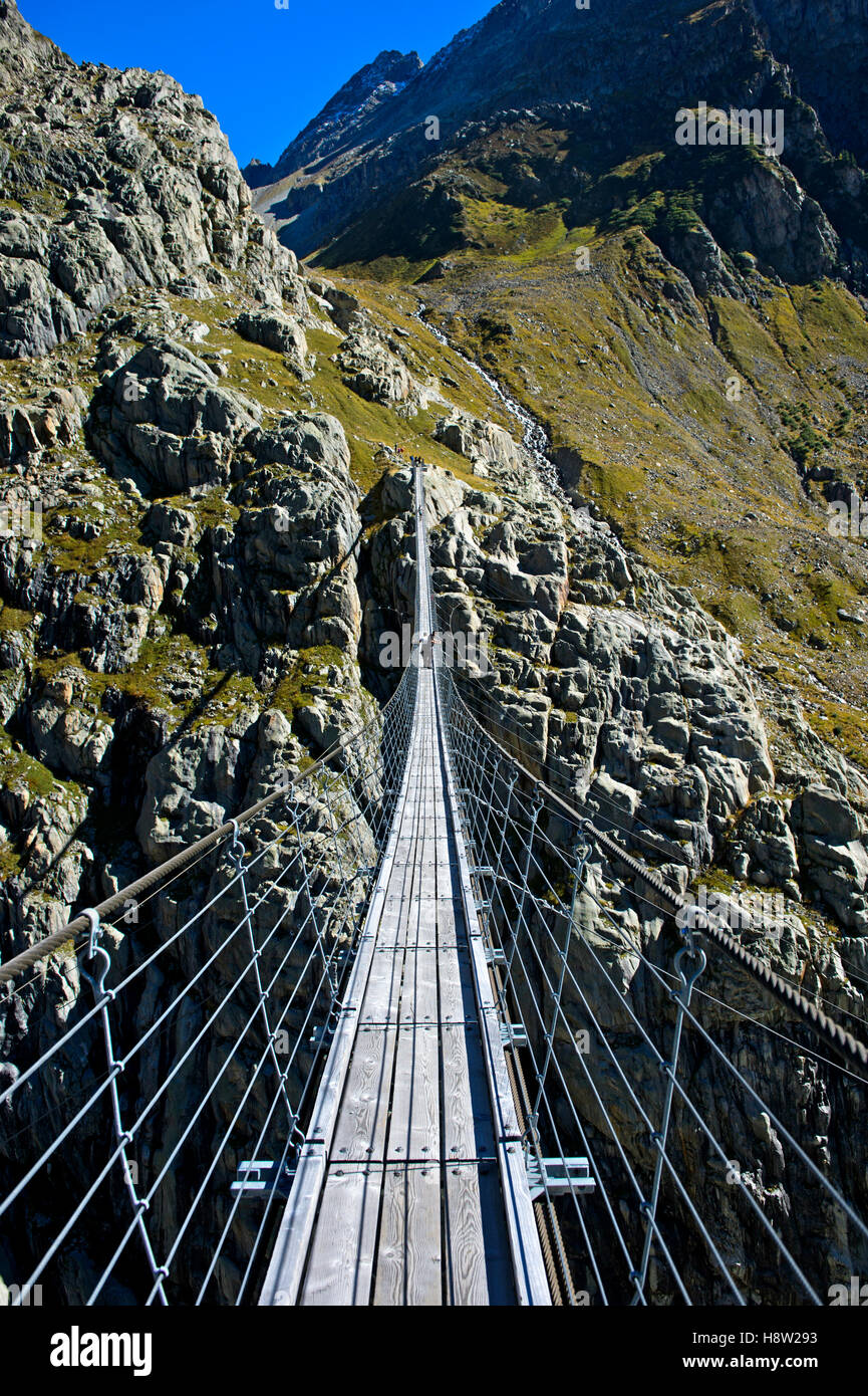 Trift Brücke, nur Fußgänger-Hängebrücke in den Schweizer Alpen, Trift Schlucht, Gadmer Tal, Gadmen, Kanton Bern Stockfoto