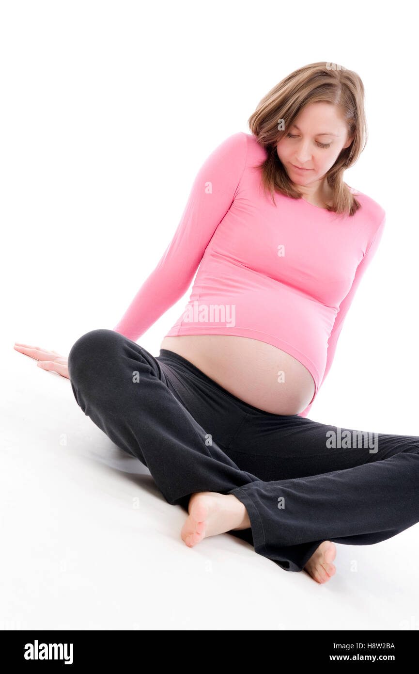 Schwangere Frau, 25 +, im neunten Monat Stockfoto