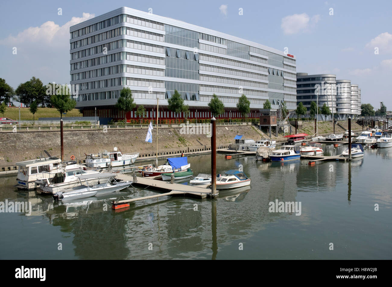 Hitachi Gebäude und Marina, Innenhafen, Duisburg, Nordrhein-Westfalen Stockfoto