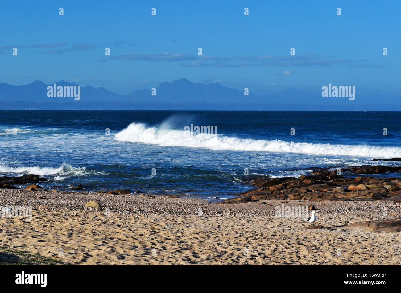 Südafrika: der Strand von Mossel Bay, der Hafenstadt am südlichen Kap, entlang der Garden Route Stockfoto