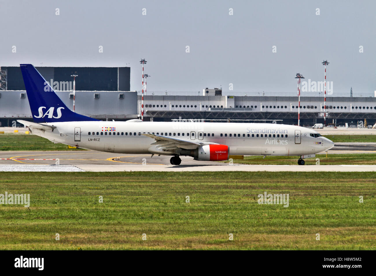 SAS Scandinavian Airlines System Boeing 737 nächste gen an Mailand - Malpensa (MXP / LIMC) Italien Stockfoto
