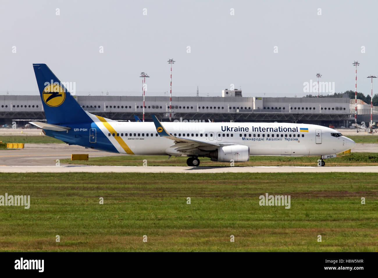 Ukraine International Airlines Boeing 737 Next Gen, Mailand - Malpensa (MXP / LIMC) Italien Stockfoto