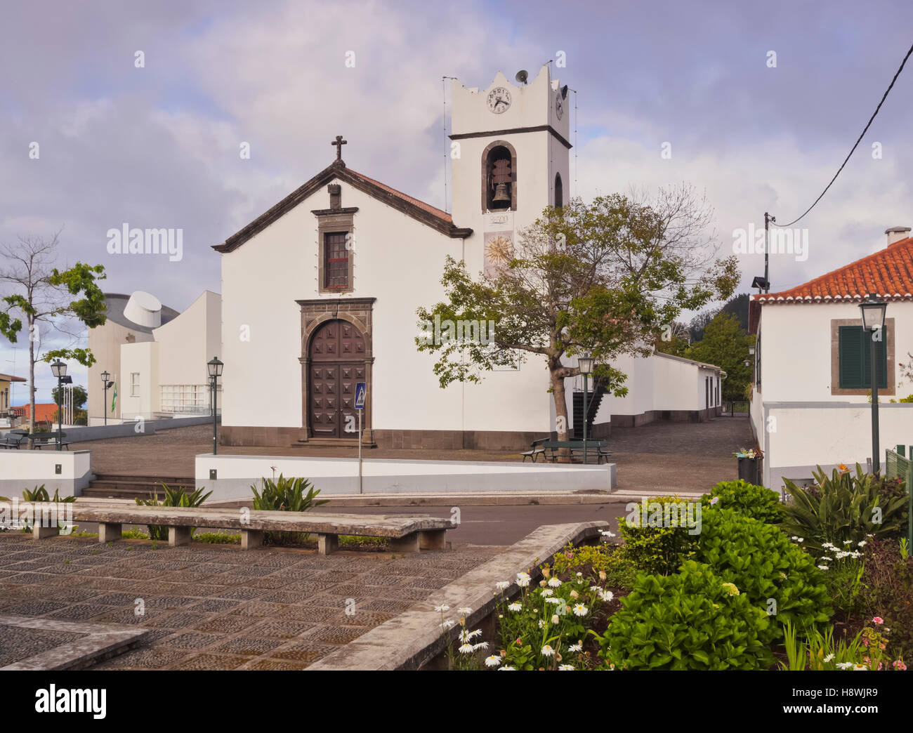 Portugal, Madeira, Blick auf die Kirche in Santana. Stockfoto