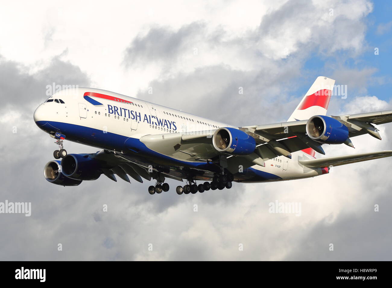 British Airways Airbus A380-800 G-XLEF landet auf dem London Heathrow, Vereinigtes Königreich Stockfoto