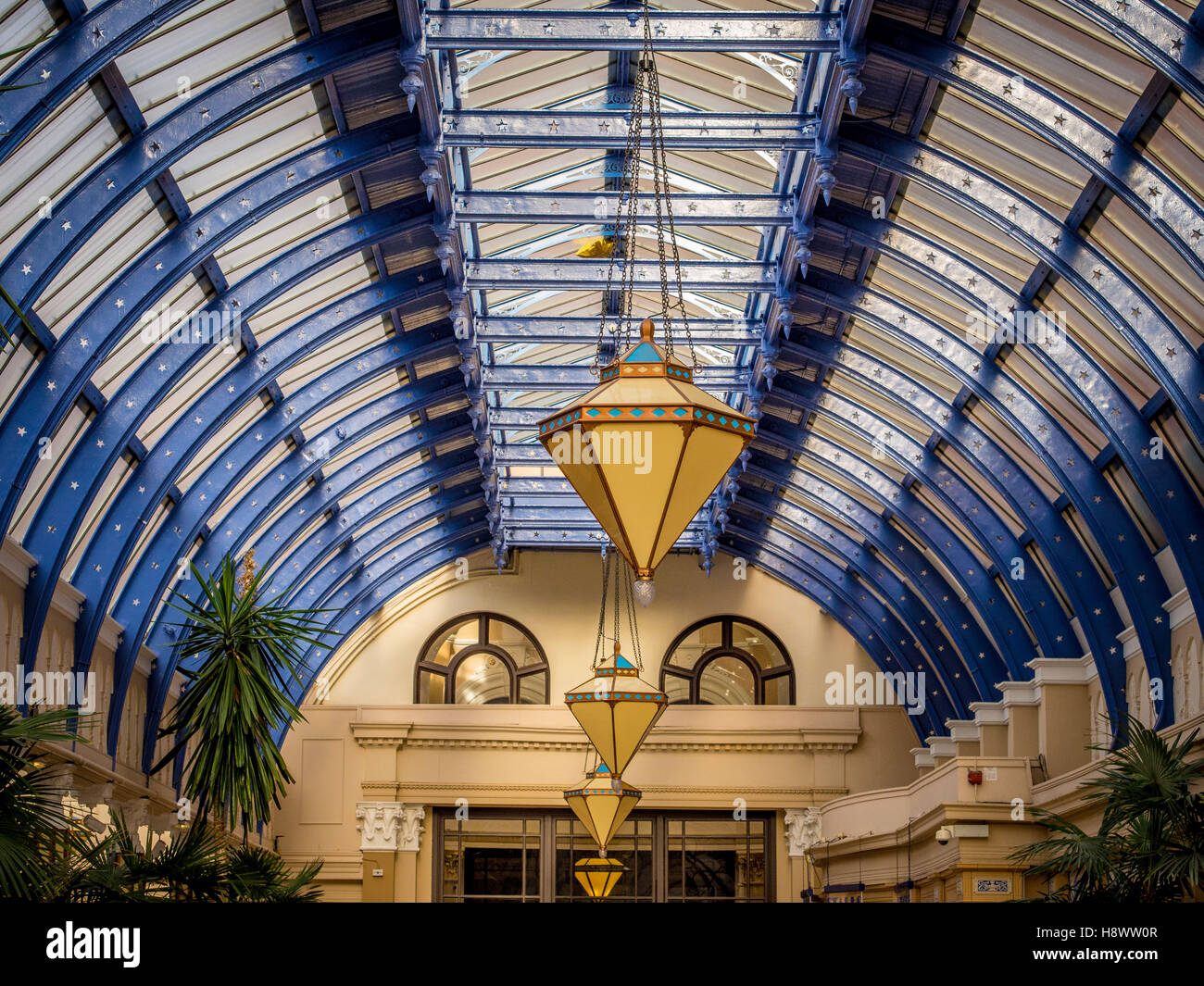 Dachkonstruktion des The Floral Hall, Wintergärten, Blackpool, Lancashire, UK. Stockfoto