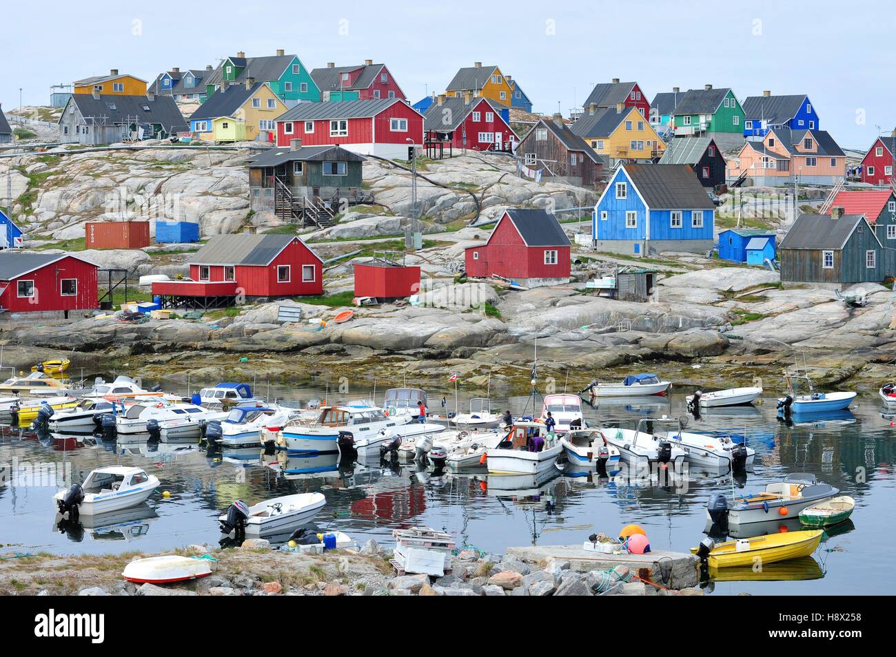 Dänemark. Grönland. Westküste. Das Dorf Aasiaat und seine farbenfrohe ...