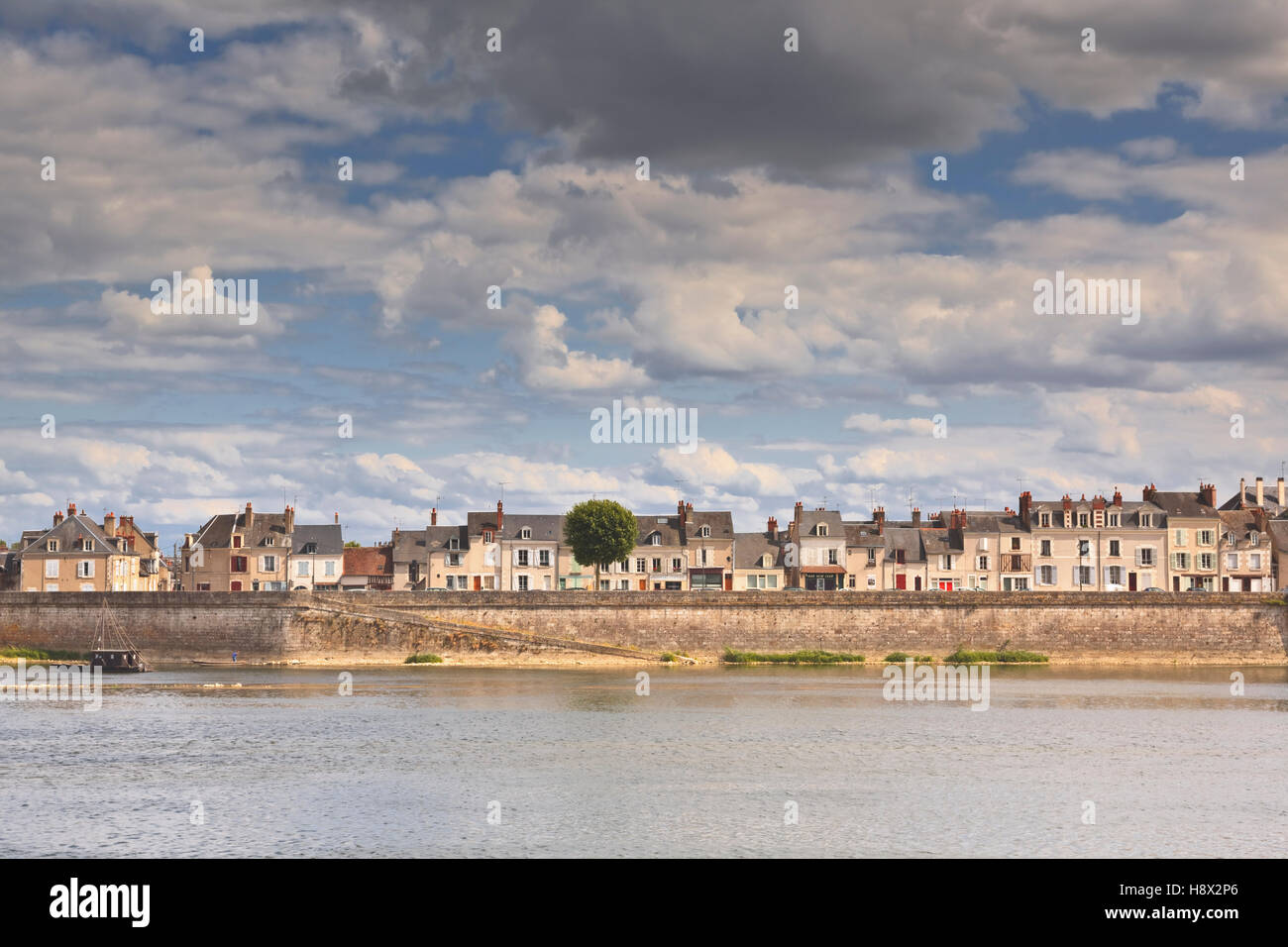 Blick über die Loire bei Blois in Frankreich. Stockfoto