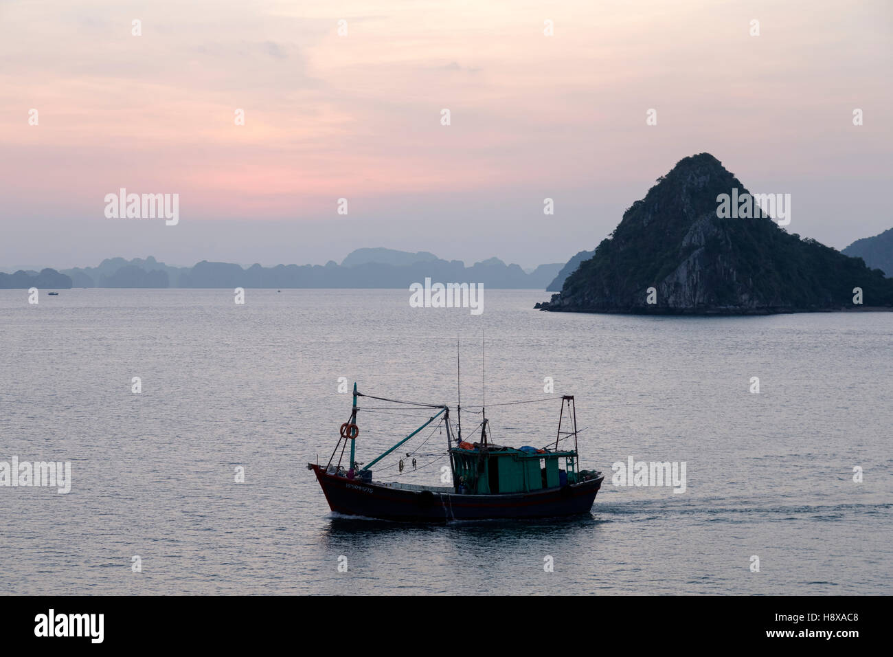 Halong Bucht, Vietnam, Indochina, Asien Stockfoto