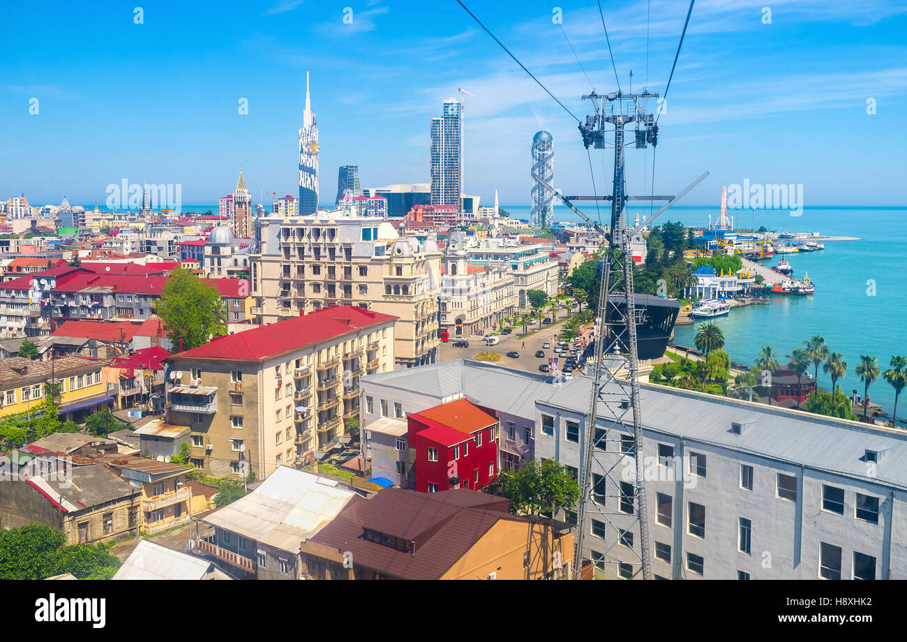 Die Dächer von Batumi Küsten Bezirk von der Seilbahn entfernt, Georgia. Stockfoto