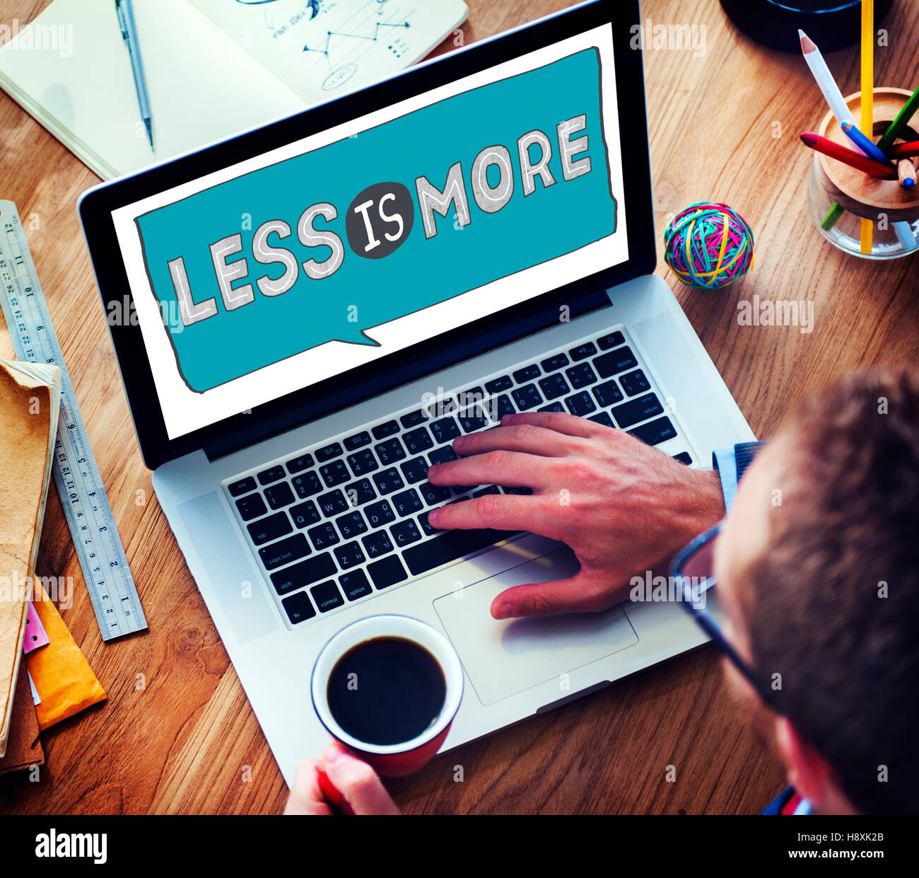 Weniger ist mehr minimalen Einfachheit effizientes Komplexität Konzept Stockfoto