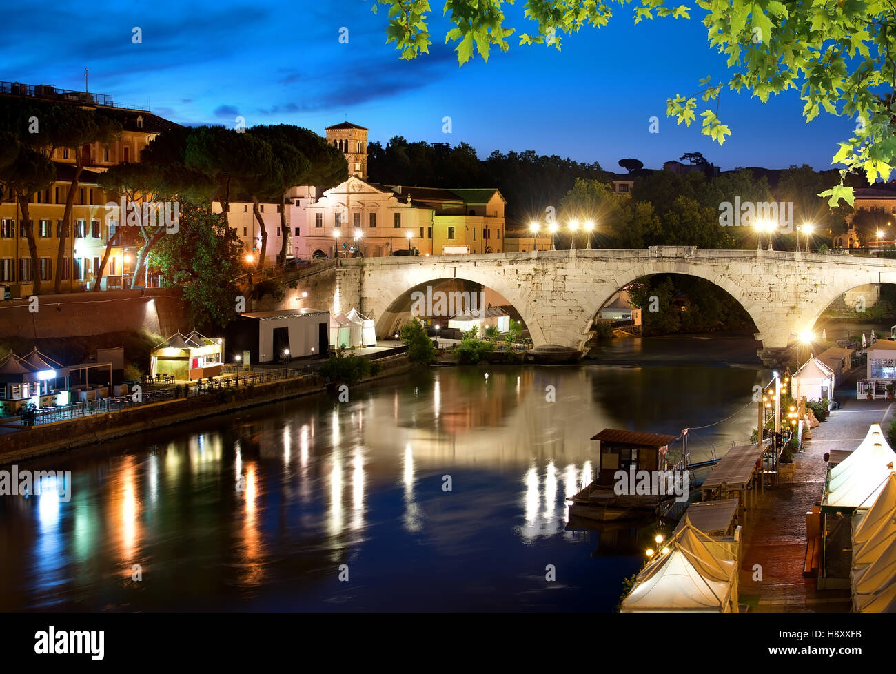 Am frühen Morgen über Brücke Cestio in Rom, Italien Stockfoto