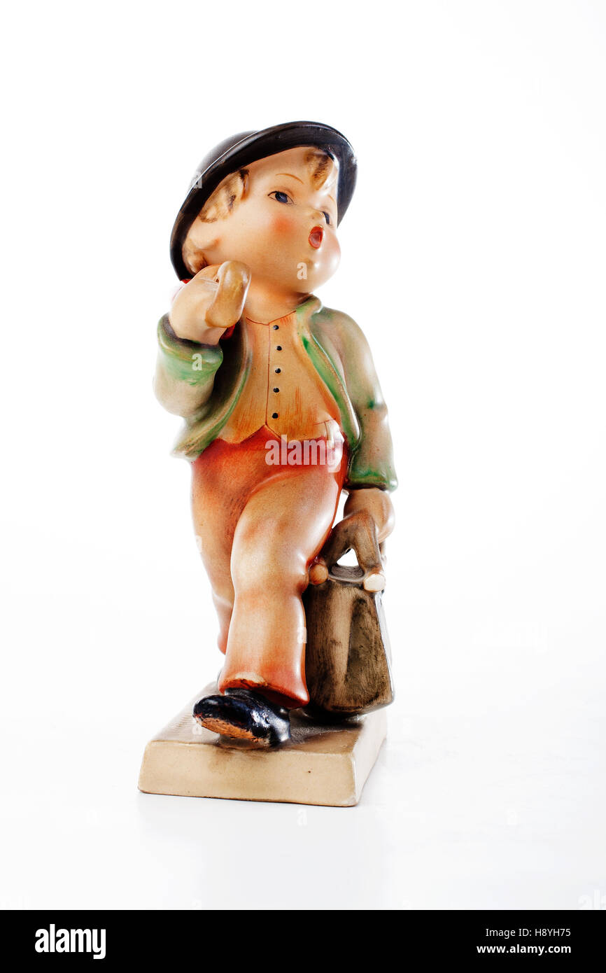 Hummel Goebel Figur. Antike Keramik Porcelanic kleiner Junge mit Tasche und  Regenschirm "Heiraten Wanderer" keramische Porcelanic 1950 Stockfotografie  - Alamy