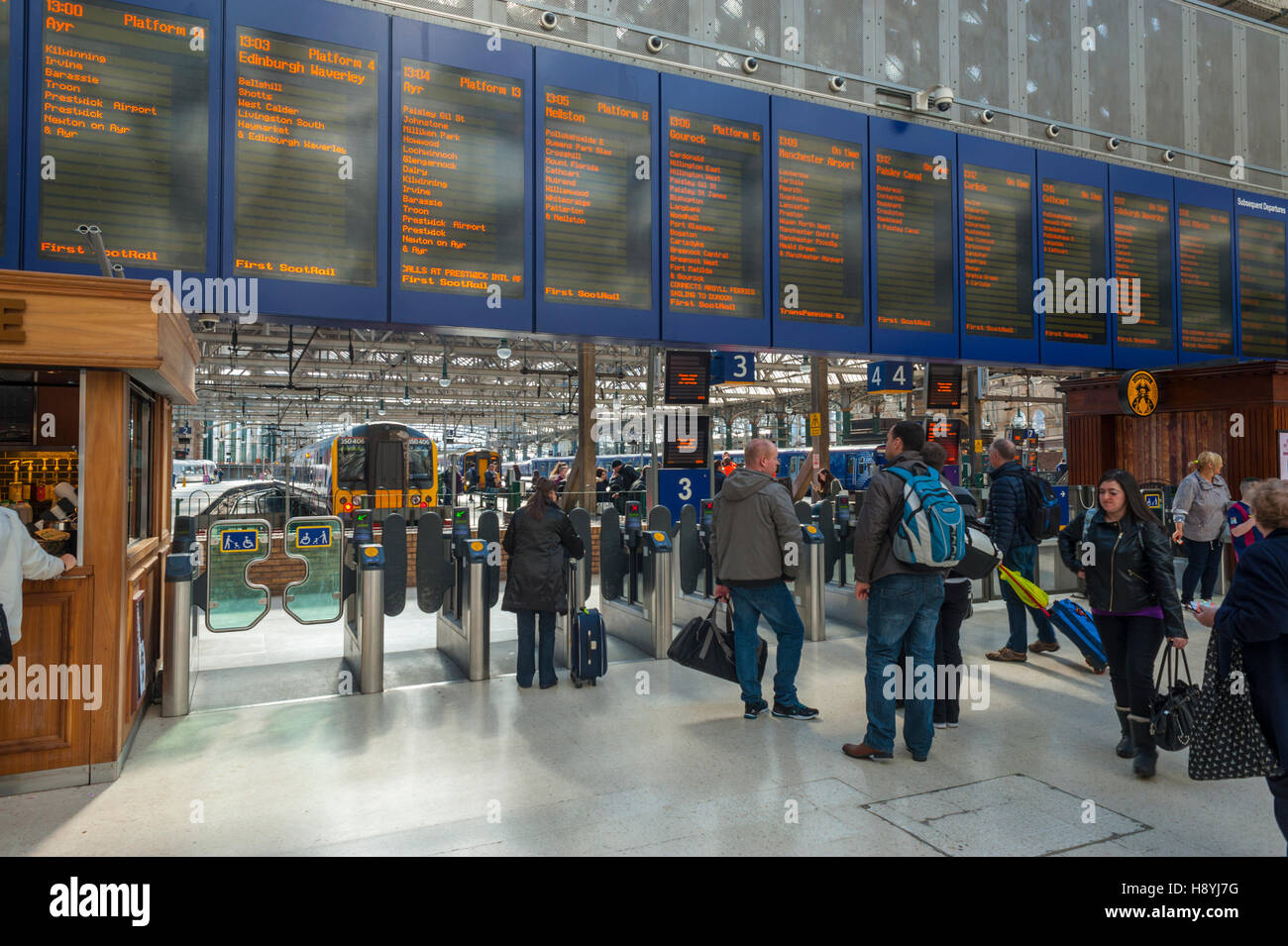 Der neue Zug Infotafel in der Glasgow central station Stockfoto