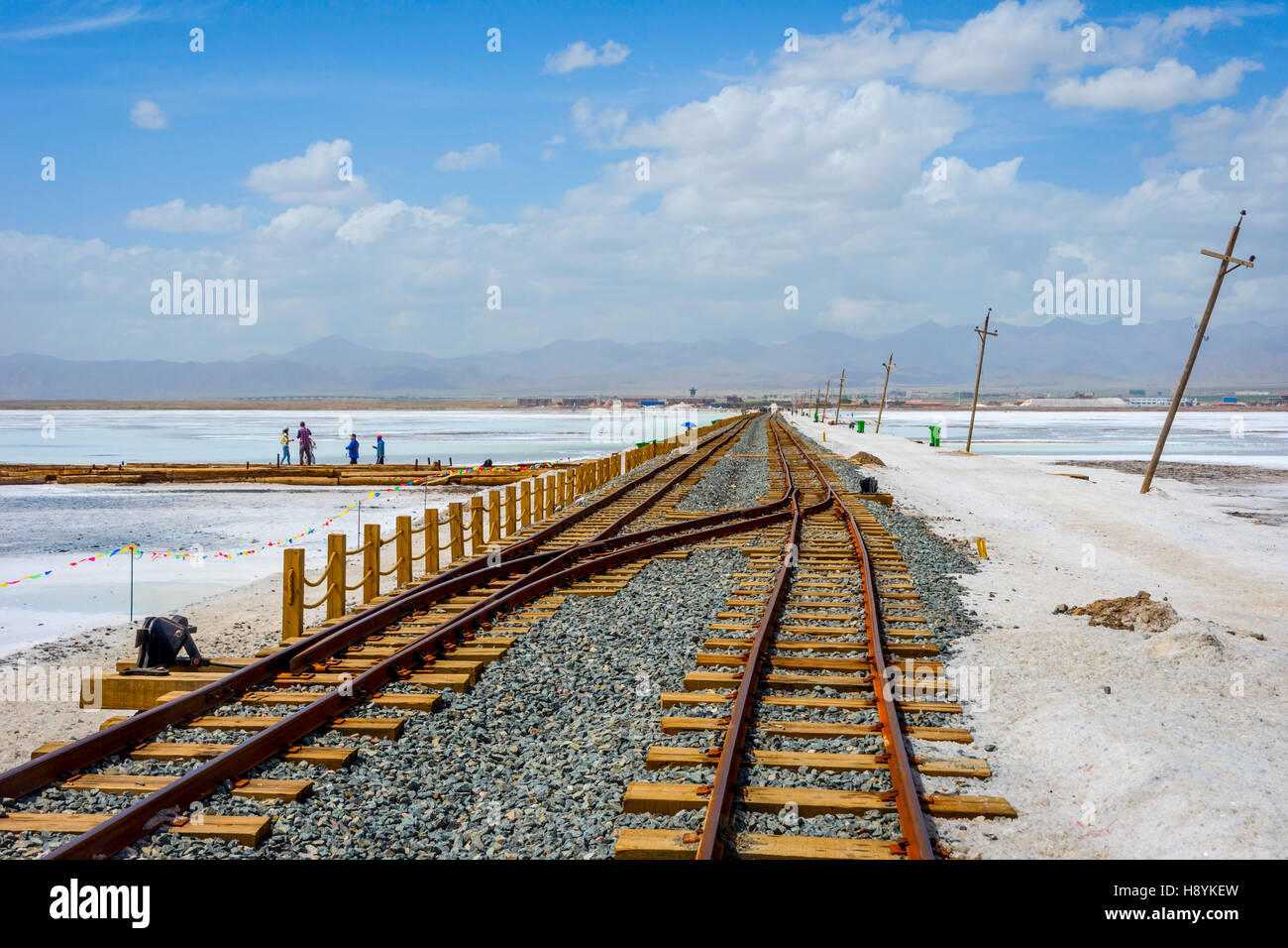Alten Bergbau-Eisenbahn am Salzsee Chaqia (Chakayan), Qinghai, China Stockfoto