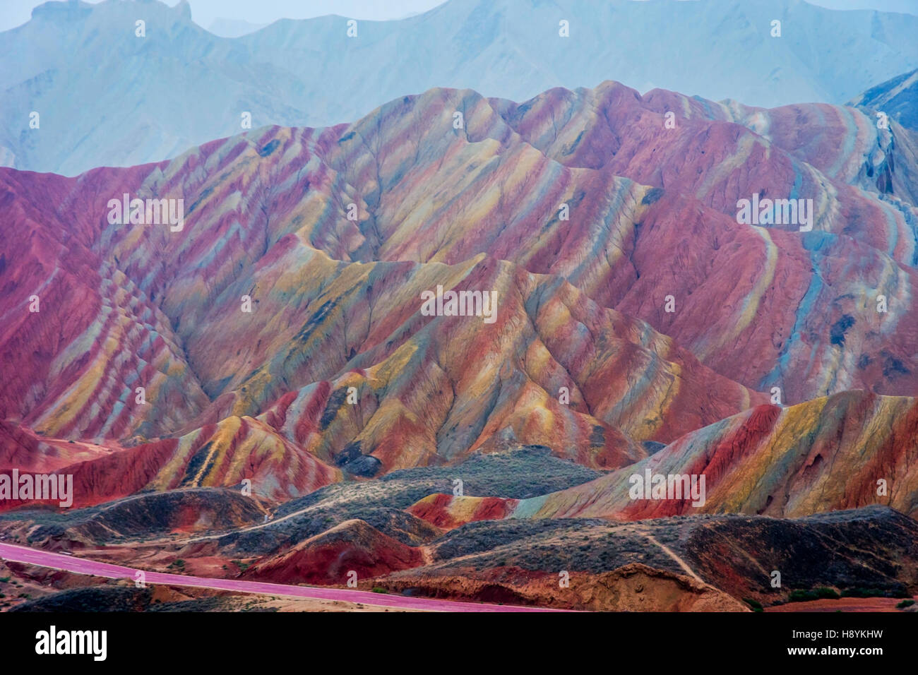 Bunte Landschaft des Regenbogen-Gebirges, in Zhangye Danxia nationaler Geopark, Gansu, China Stockfoto