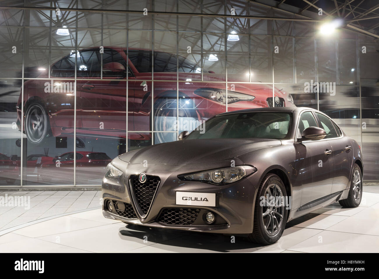 Geckoart Schuss von Fiat Mirafiori Motorvillage in Turin, mit den neuen Alfa Romeo Giula. Stockfoto