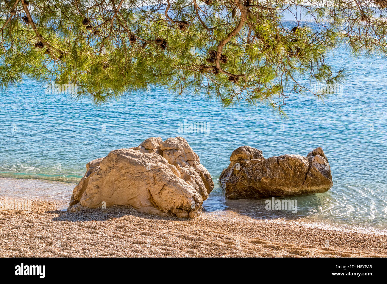 Steinen am Meer Stockfoto