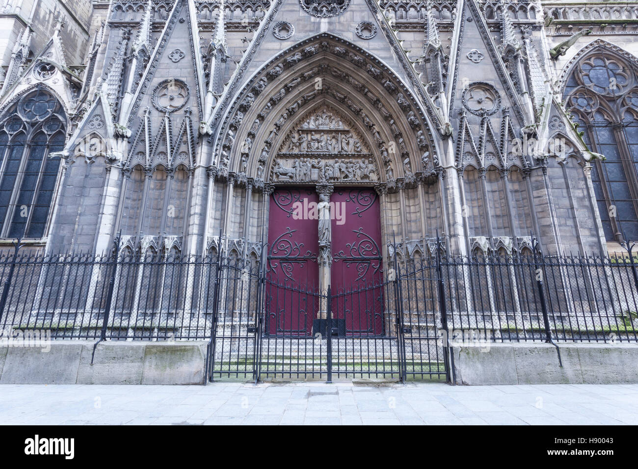 Das Nordportal der Kathedrale Notre Dame de Paris. Stockfoto