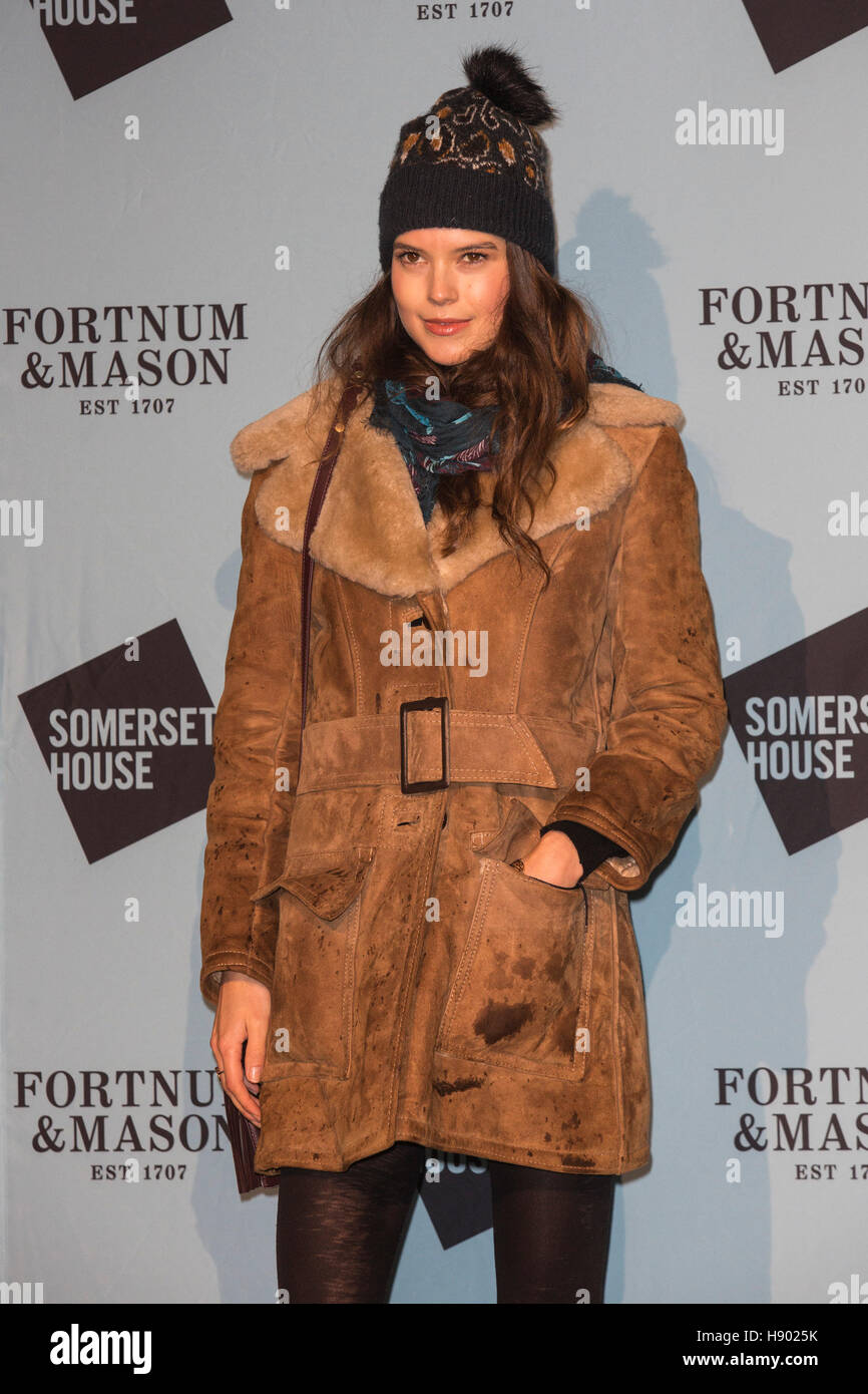 London, UK. 16. November 2016. Auf dem Bild: Sarah Ann Macklin. VIPs besuchen die Launch-Party für Skate im Somerset House mit Fortnum & Mason im Somerset House. Die Eisbahn im Somerset House ist von 12. November 2016 bis 15. Januar 2017 geöffnet. Bildnachweis: Bettina Strenske/Alamy Live-Nachrichten Stockfoto